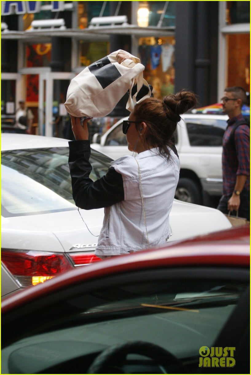 amanda bynes hides her face in new york city 022730489