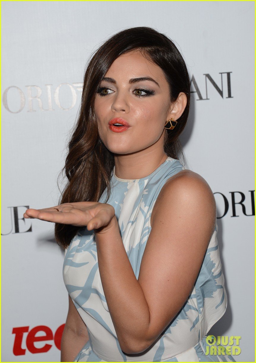 hailee steinfeld lucy hale vogue young hollywood party 022729771