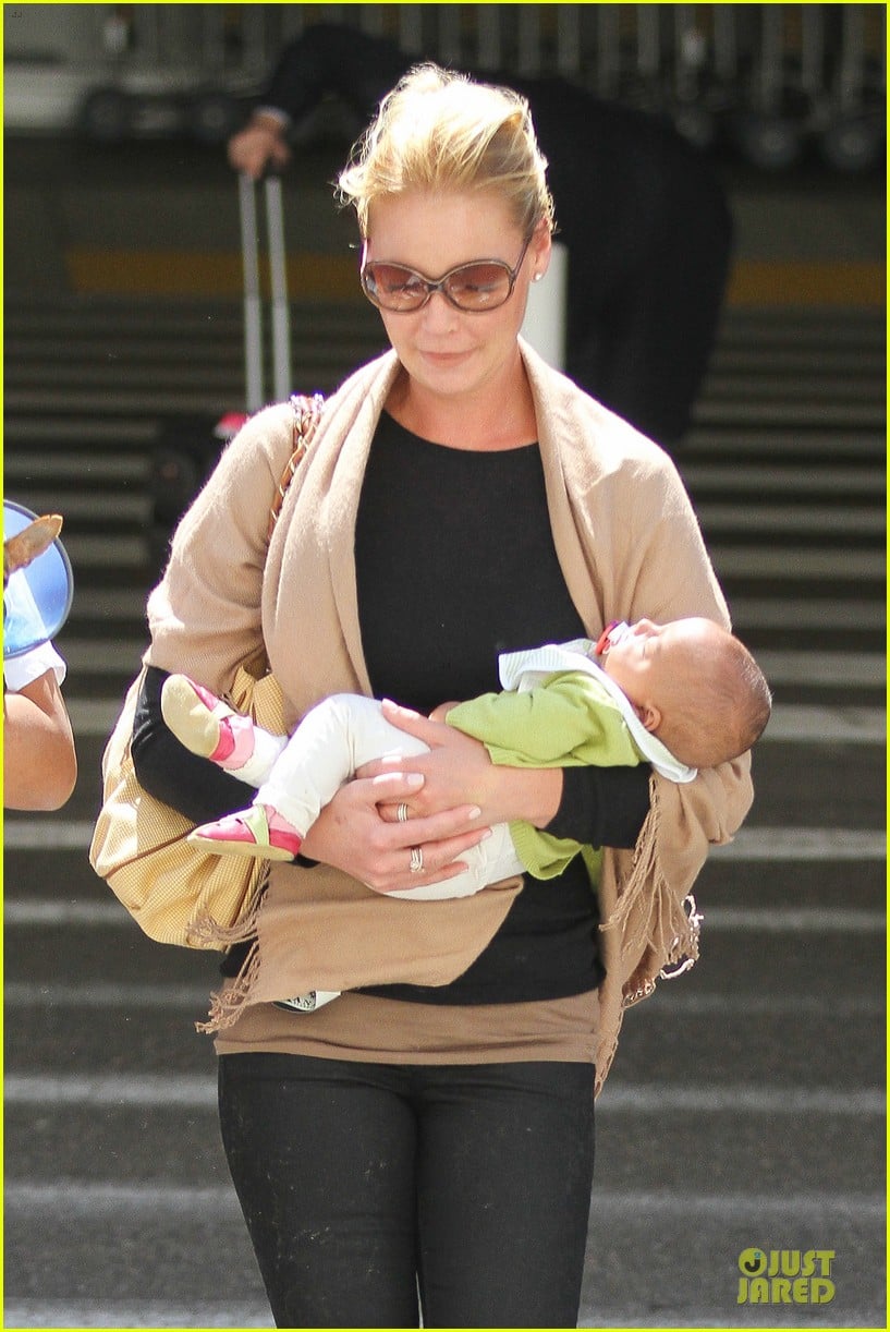 katherine heigl lax departure with mom 04