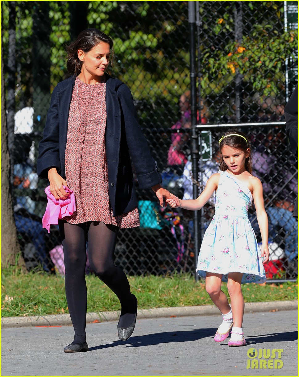 Katie Holmes & Suri McCarren Park Play Time! Photo 2727127
