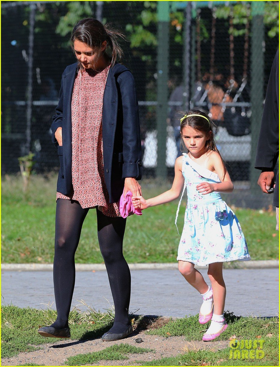 Katie Holmes & Suri McCarren Park Play Time! Photo 2727129