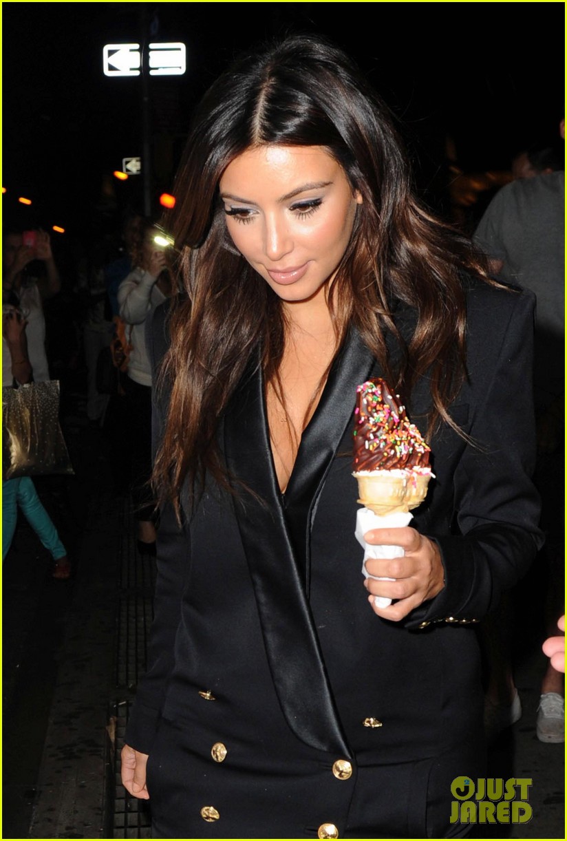 kim kardashian kanye west ice cream cone couple 02