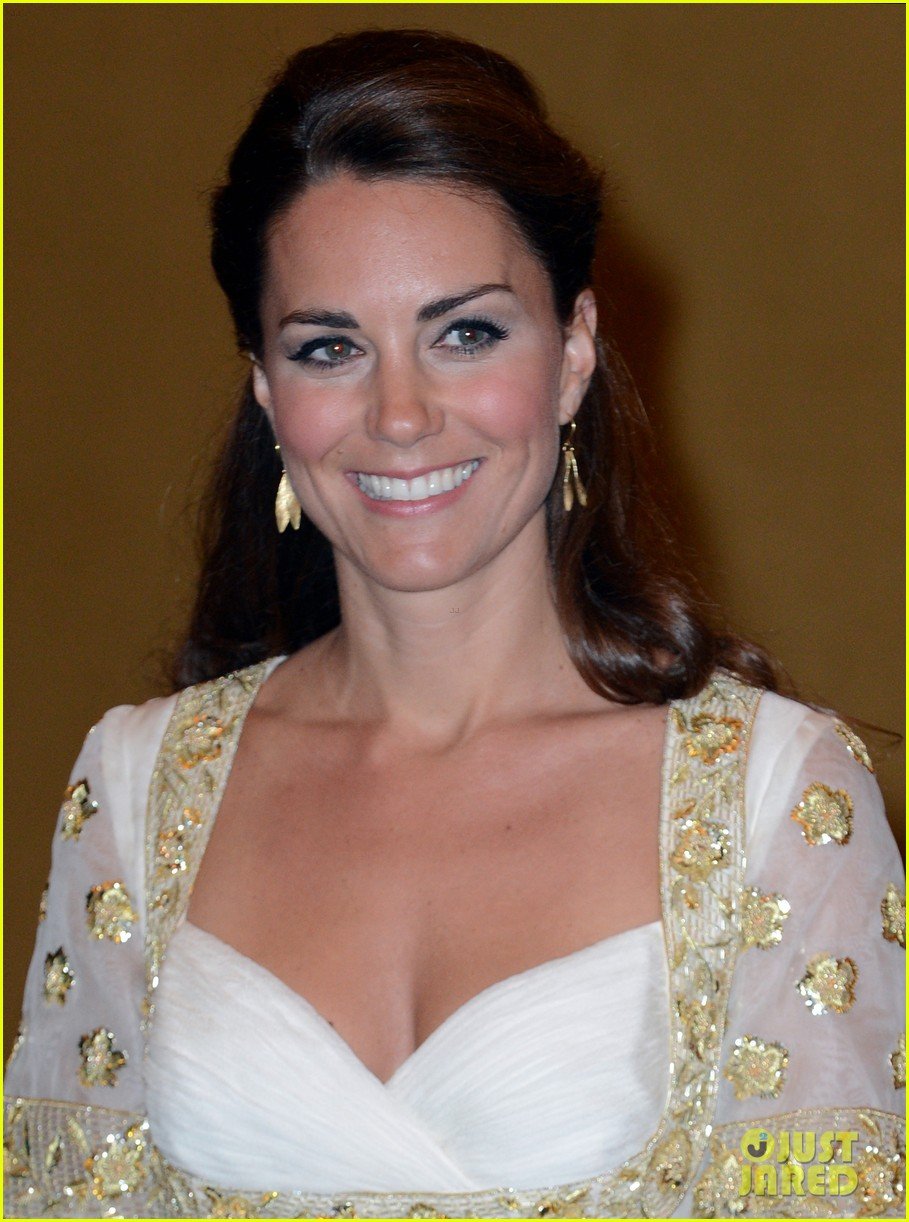 duchess kate prince william official dinner malaysia 02