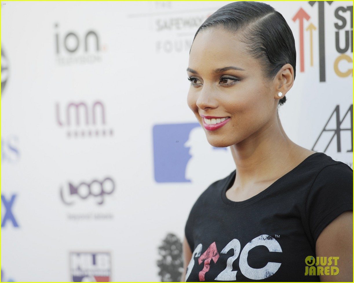 alicia keys not even a king for stand up to cancer 11