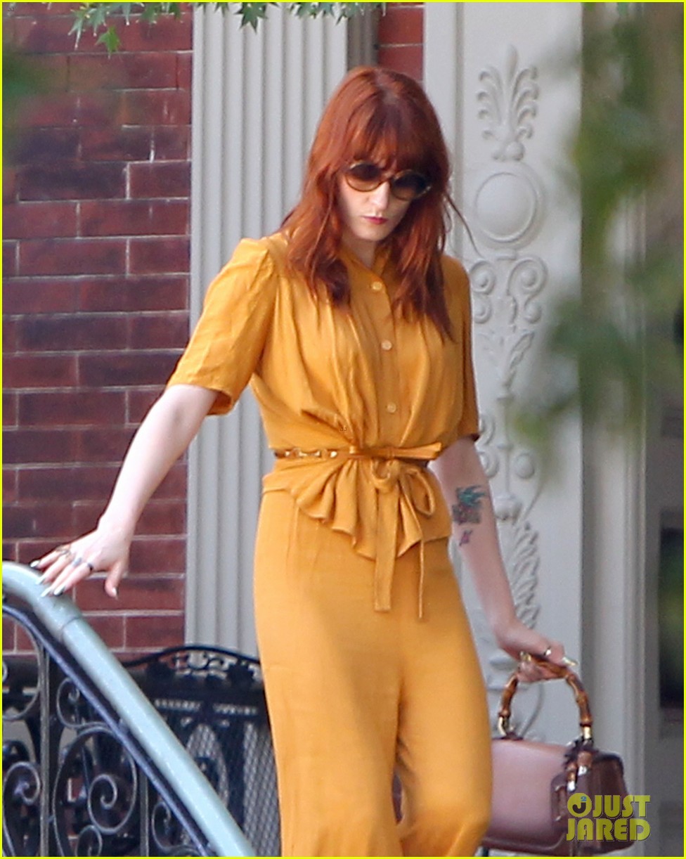 florence welch heads to blake lively ryan reynolds wedding first pics 032718619