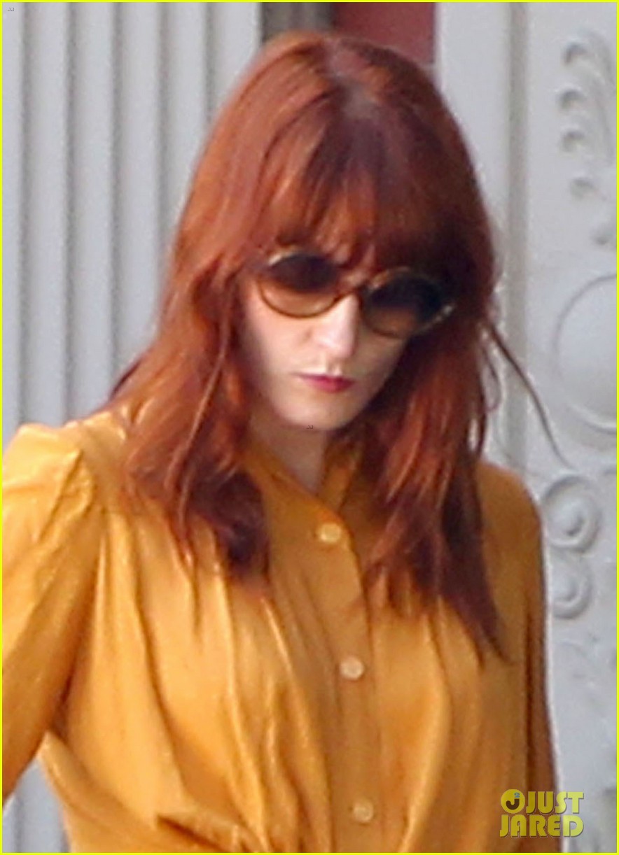 florence welch heads to blake lively ryan reynolds wedding first pics 042718620