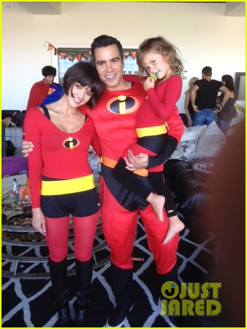 jessica alba family the incredibles for halloween 052746590