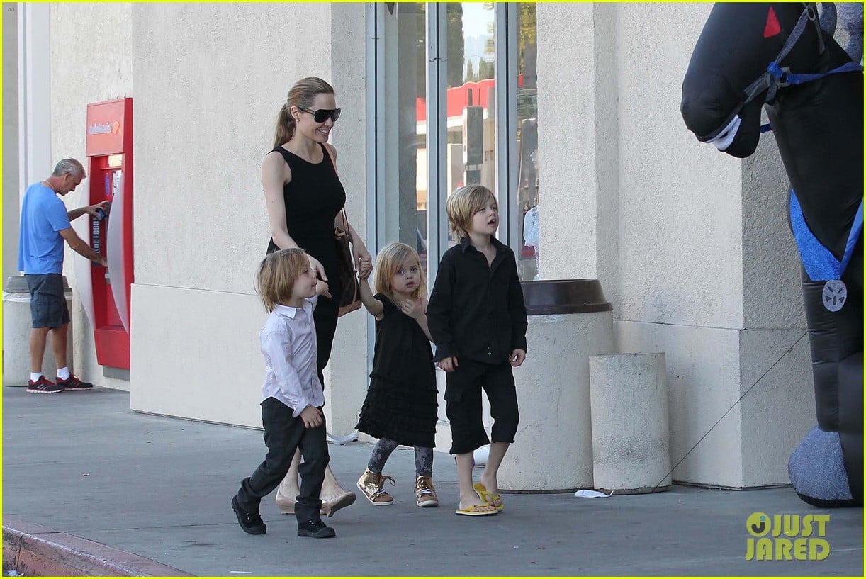angelina jolie halloween shopping with the kids 212746984