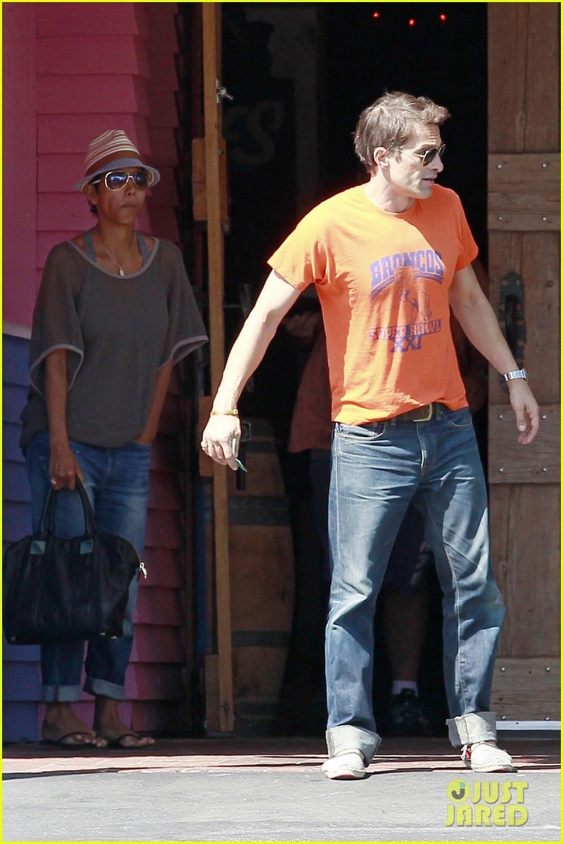 halle berry olivier martinez pink taco lunch date 05