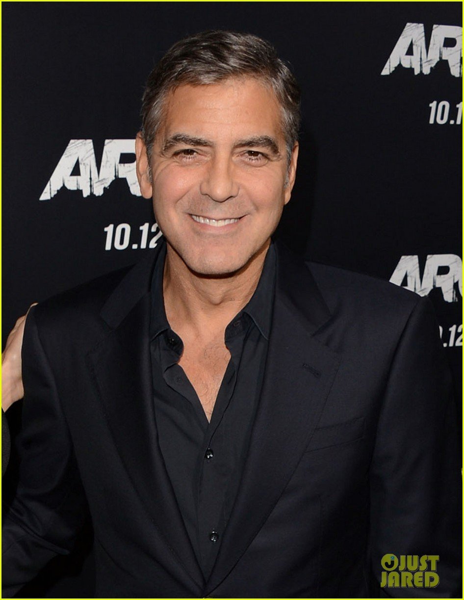 george clooney argo premiere with stacy keibler 04
