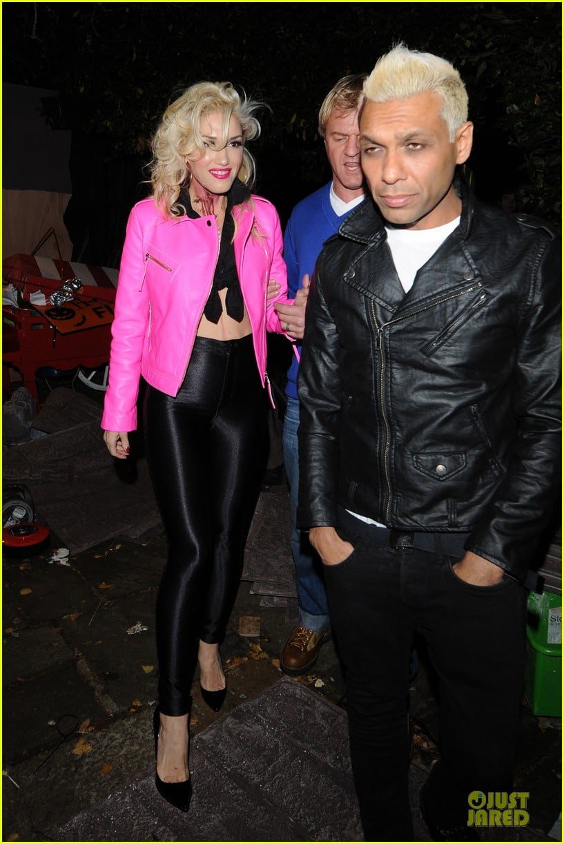Gwen Stefani TrickorTreating with Zuma! Photo 2749275 Celebrity(02)
