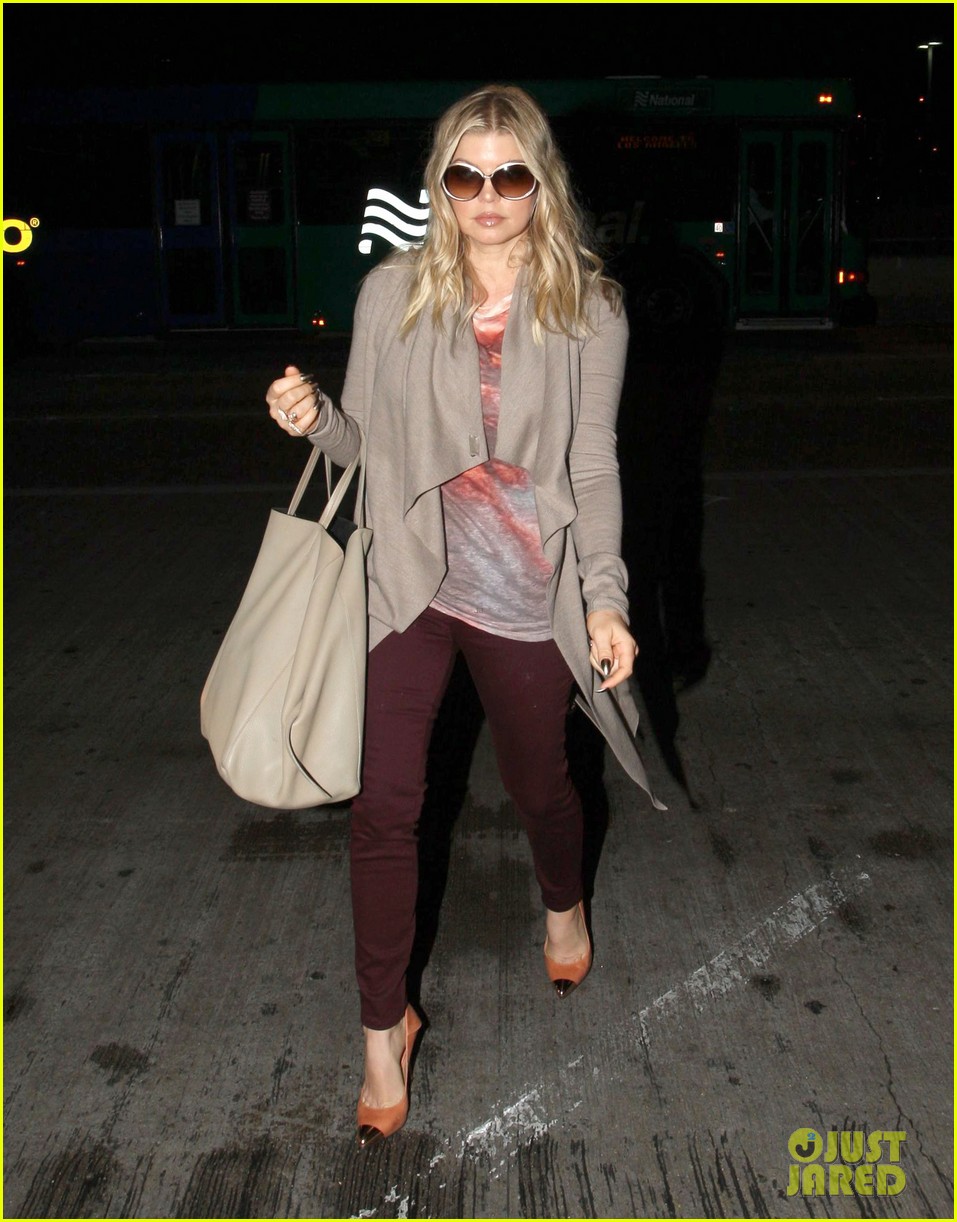 fergie late night airport arrival 05
