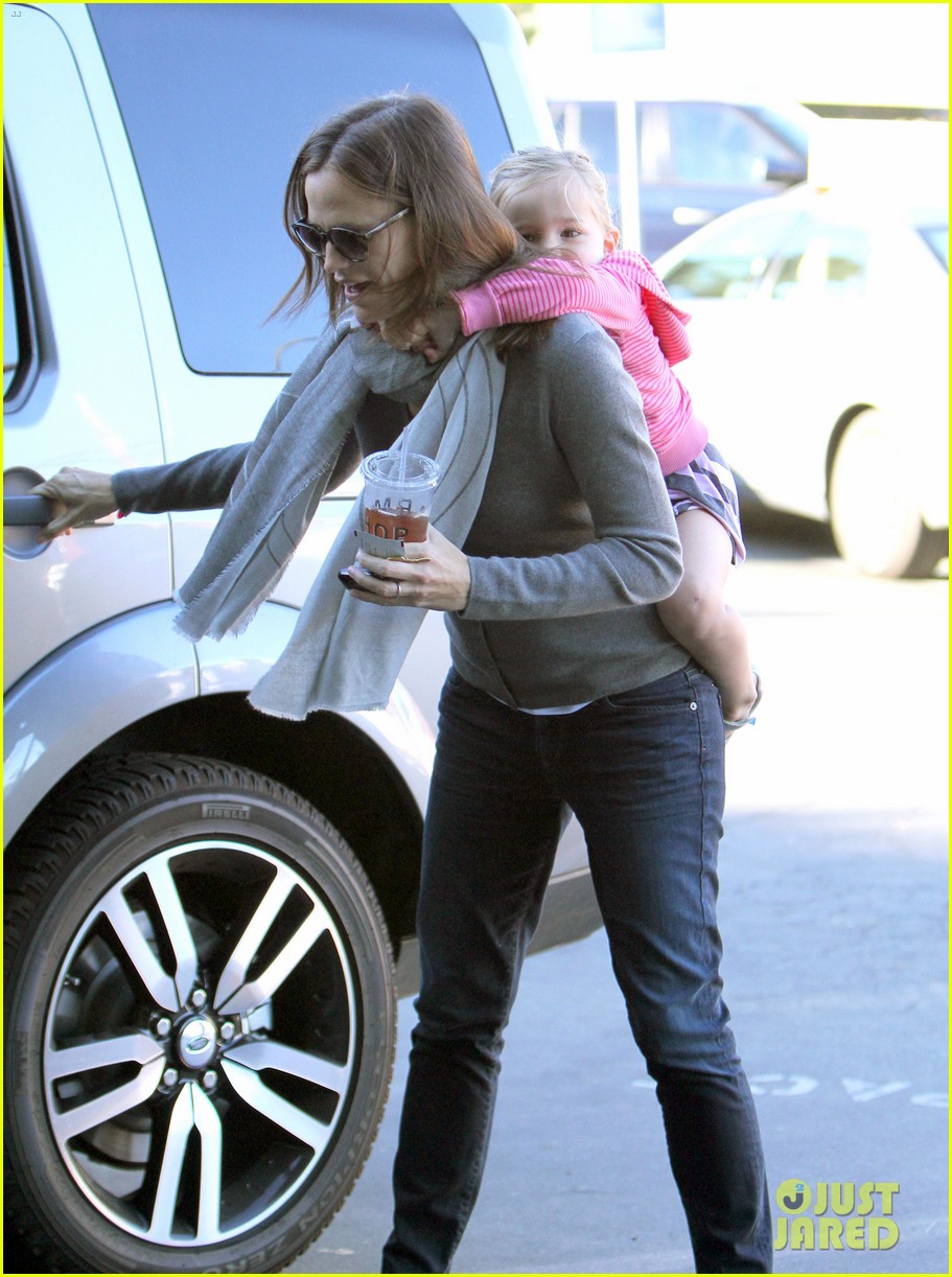 Jennifer Garner Piggyback Ride for Seraphina! Photo 2744267 Ben