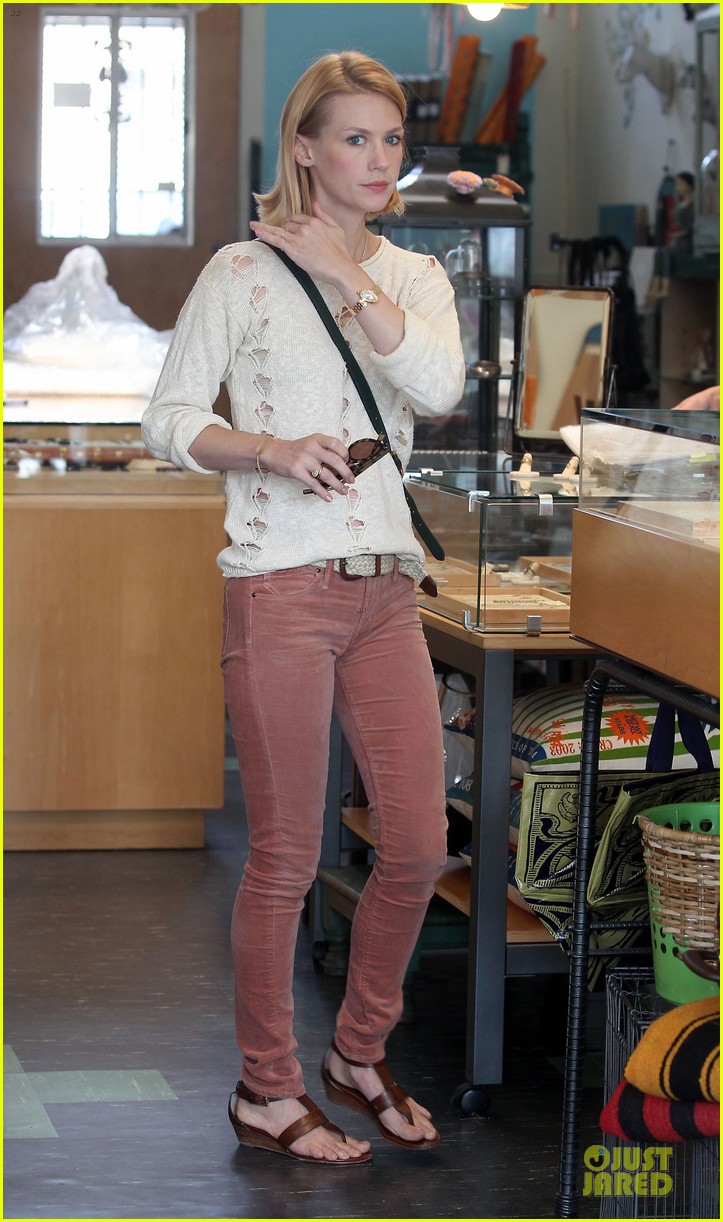 january jones jewelry shopping in west hollywood 012733968