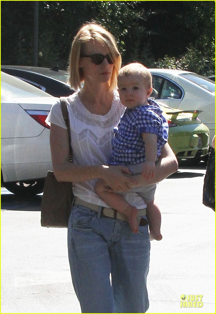 january jones boutique shopping with xander 112739562