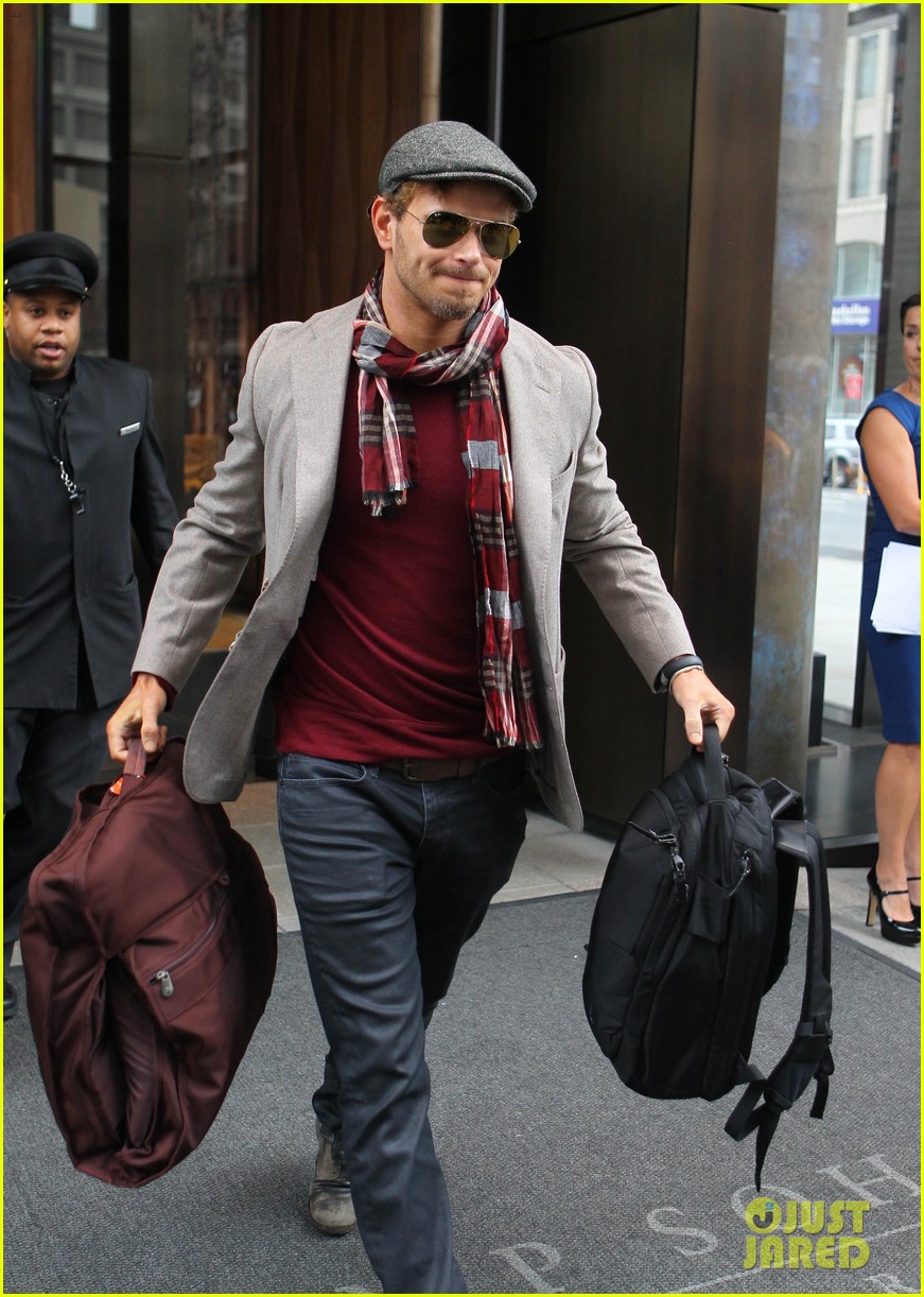 kellan lutz handsome hotel check out 022745144