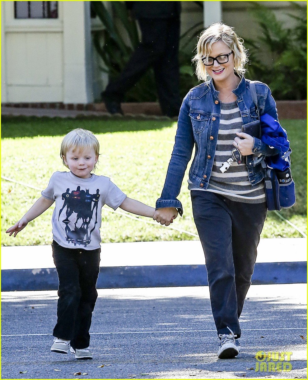amy poehler shopping with archie 09