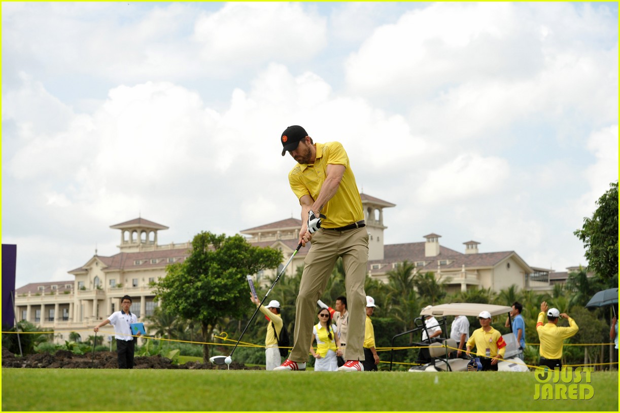 ryan reynolds minka kelly golf tournament china 012745169
