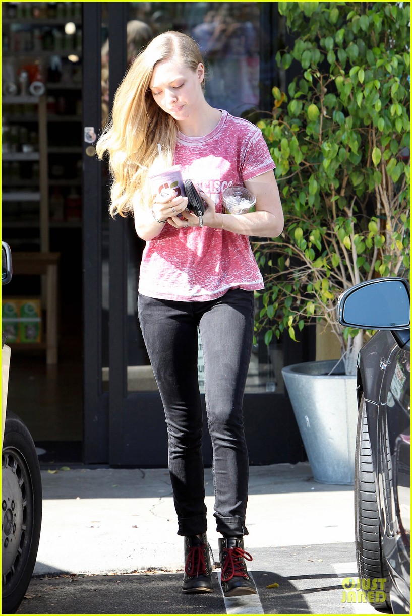 amanda seyfried smoothie stop in west hollywood 012743844