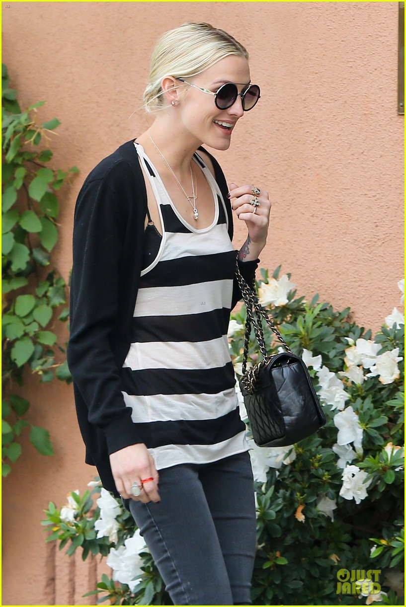 ashlee simpson lawyers office visit with mother tina 04