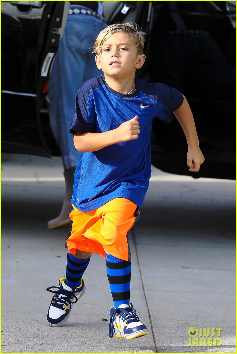 Gwen Stefani Birthday Party with Kingston & Zuma! Photo 2734221