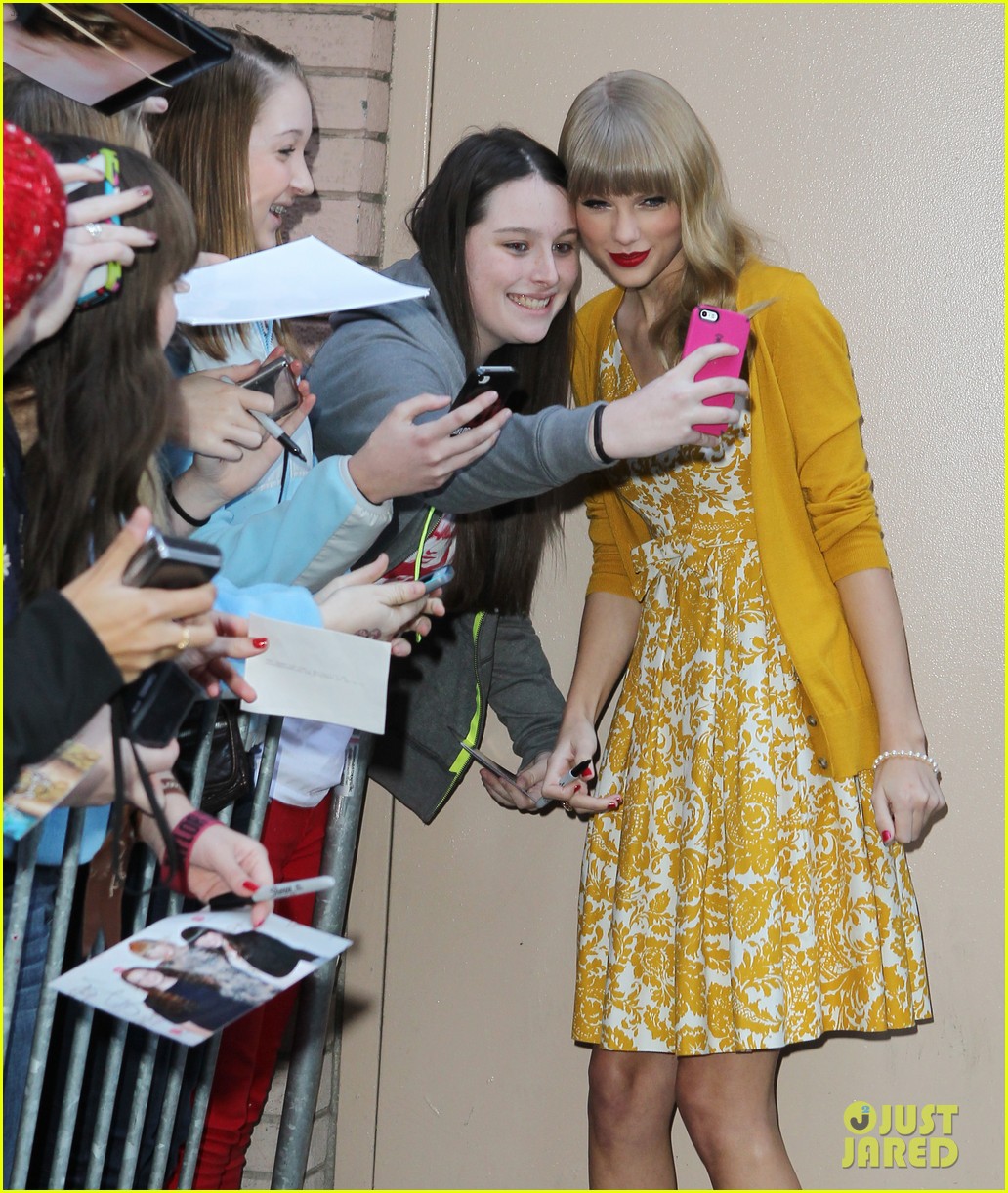 taylor swift red promotion in new york city 15