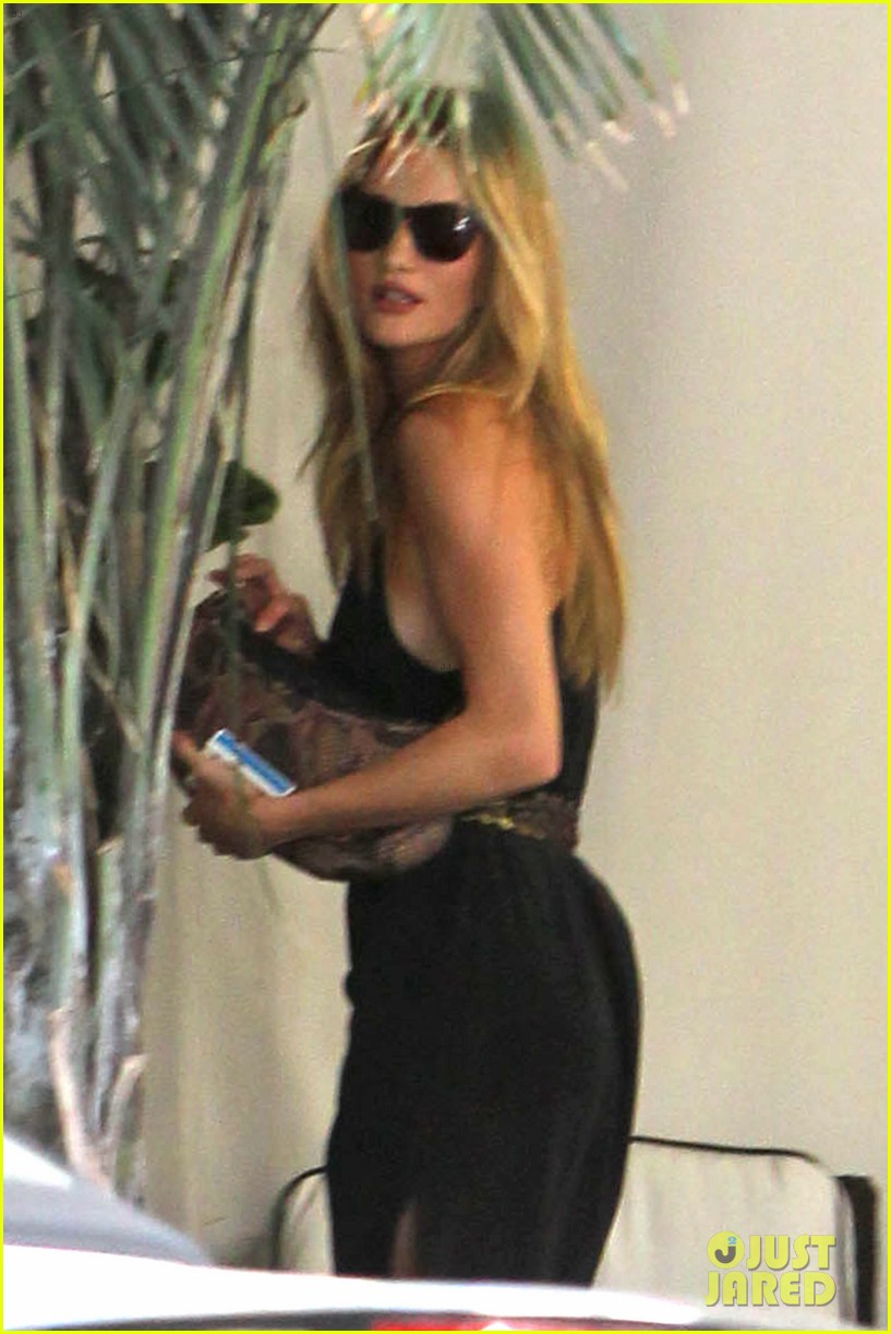 rosie huntington whiteley lunches in weho jason statham works in nola 172731421