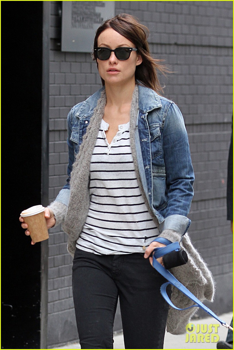 olivia wilde new york stroll with paco 01