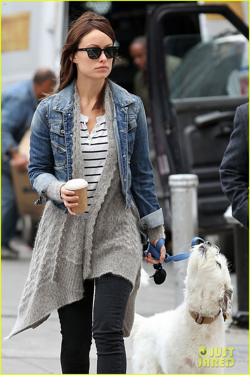 olivia wilde new york stroll with paco 04