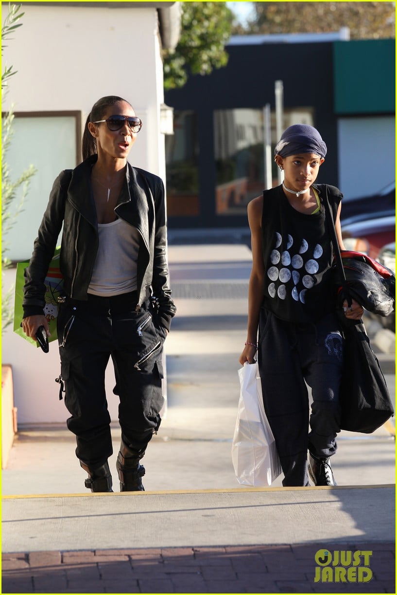 willow smith tra di noi lunch with mom jada 26