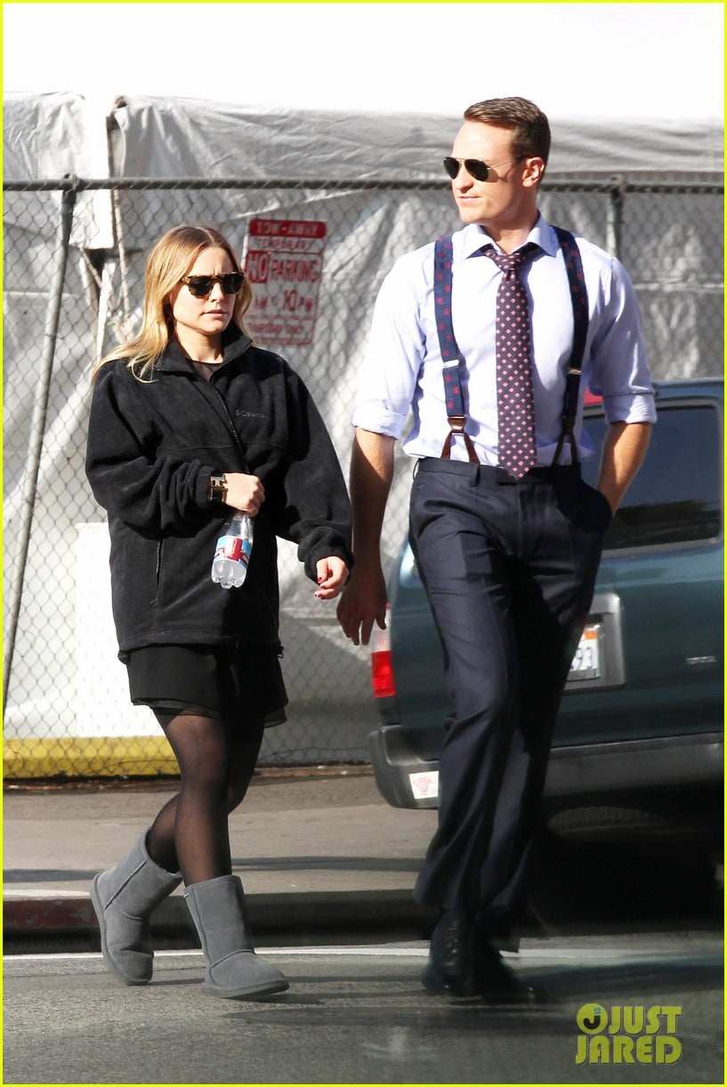 kristen bell baby bump cover up on house of lies set 032762855