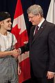justin bieber defends wearing overalls to meet prime minister 05