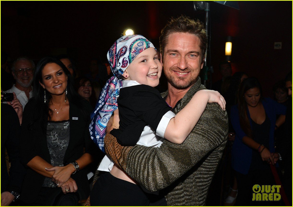 gerard butler playing for keeps childrens hospital screening 042765885