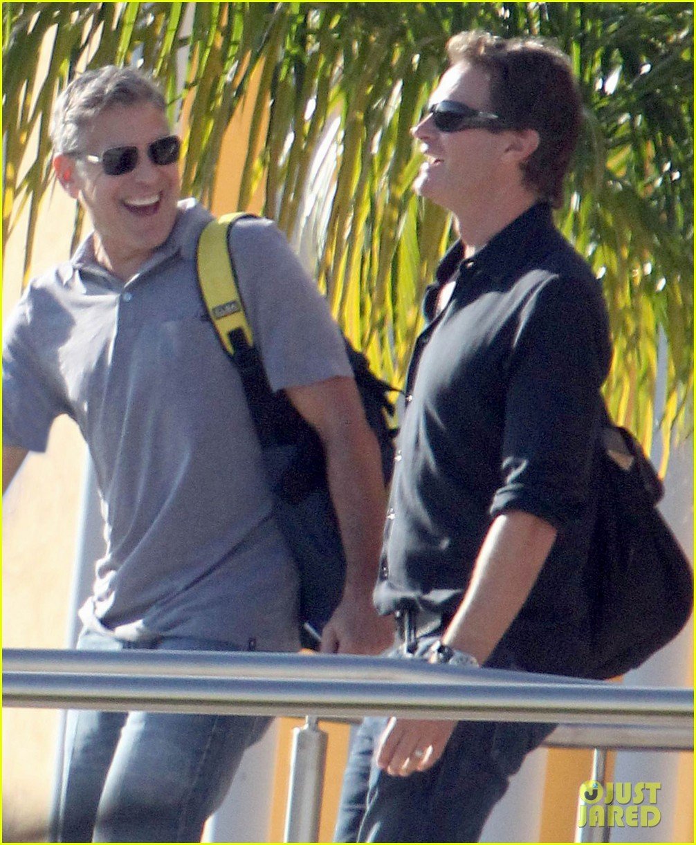 george clooney stacy keibler thanksgiving in mexico 24