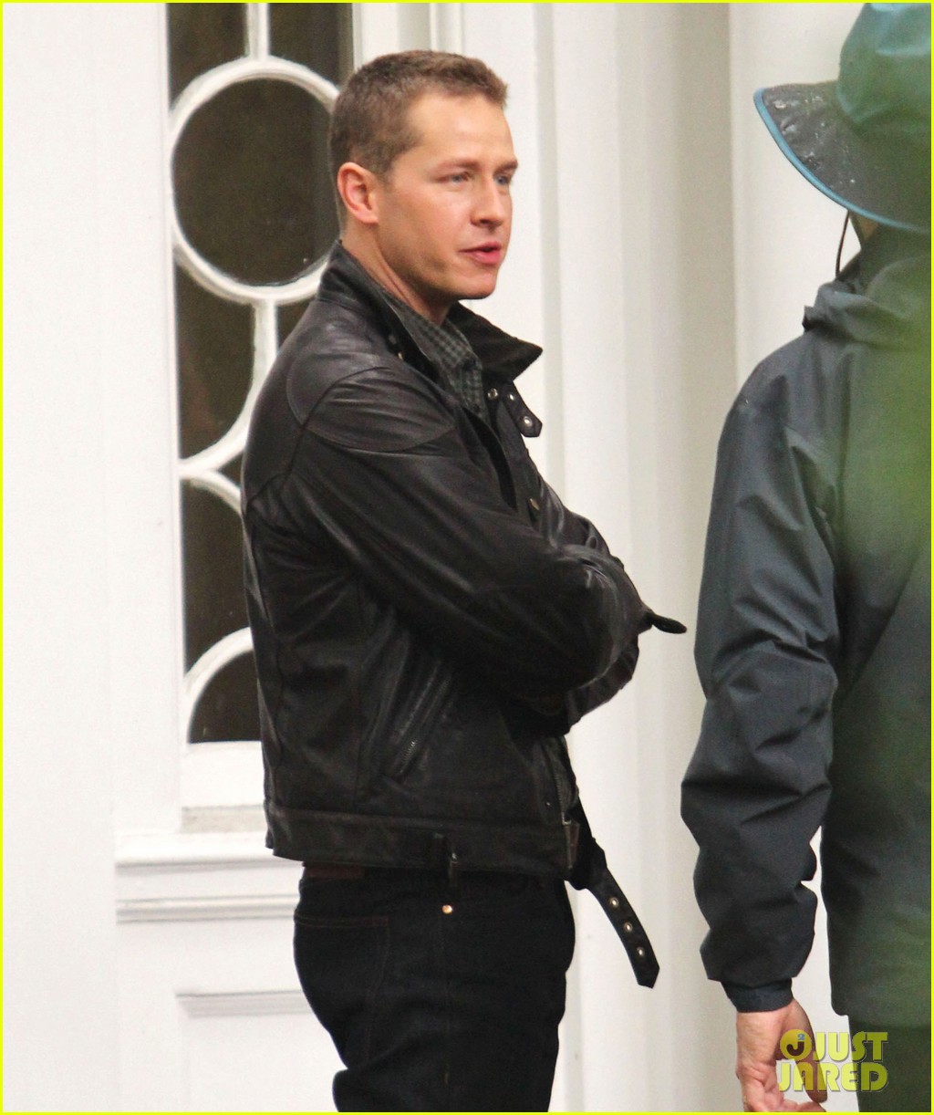 josh dallas protects ginnifer goodwin on once upon a time set 042749339