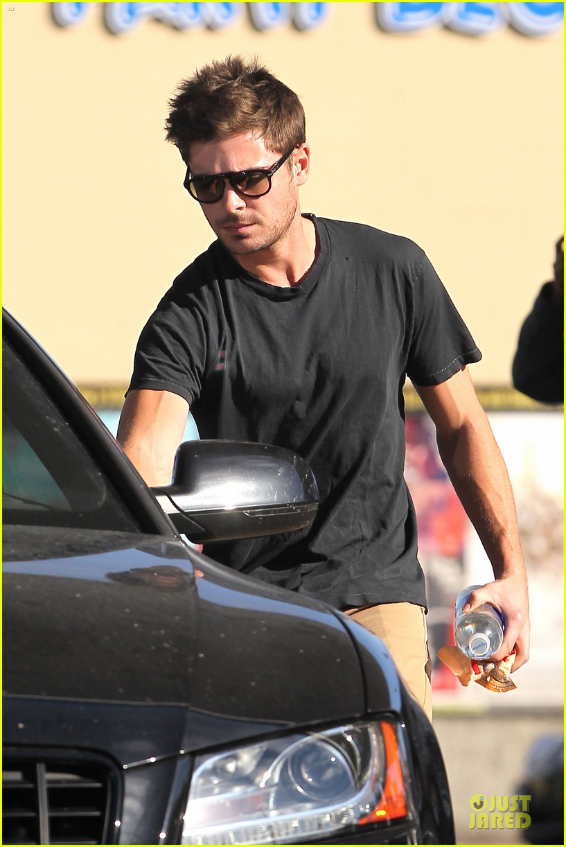 zac efron peoples choice awards nominee 022759134