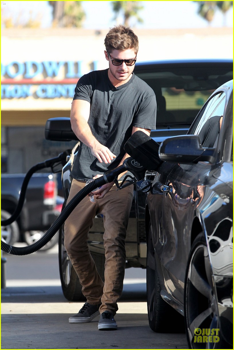 zac efron peoples choice awards nominee 032759135