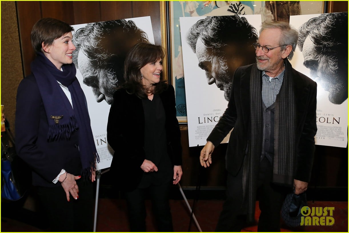 anne hathaway lincoln screening with steven spielberg 082757774