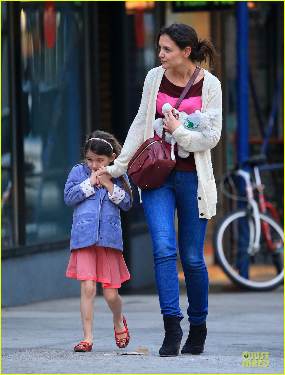 Katie Holmes Ice Cream Cone Sharing with Suri! Photo 2755472