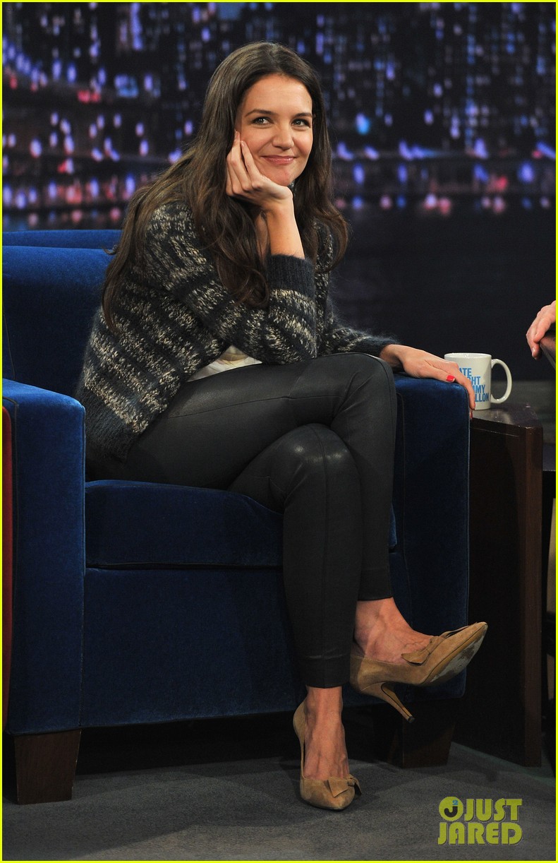 katie holmes plays charades on late night with jimmy fallon 032758489