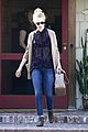 january jones cecconis lunch with friends 01