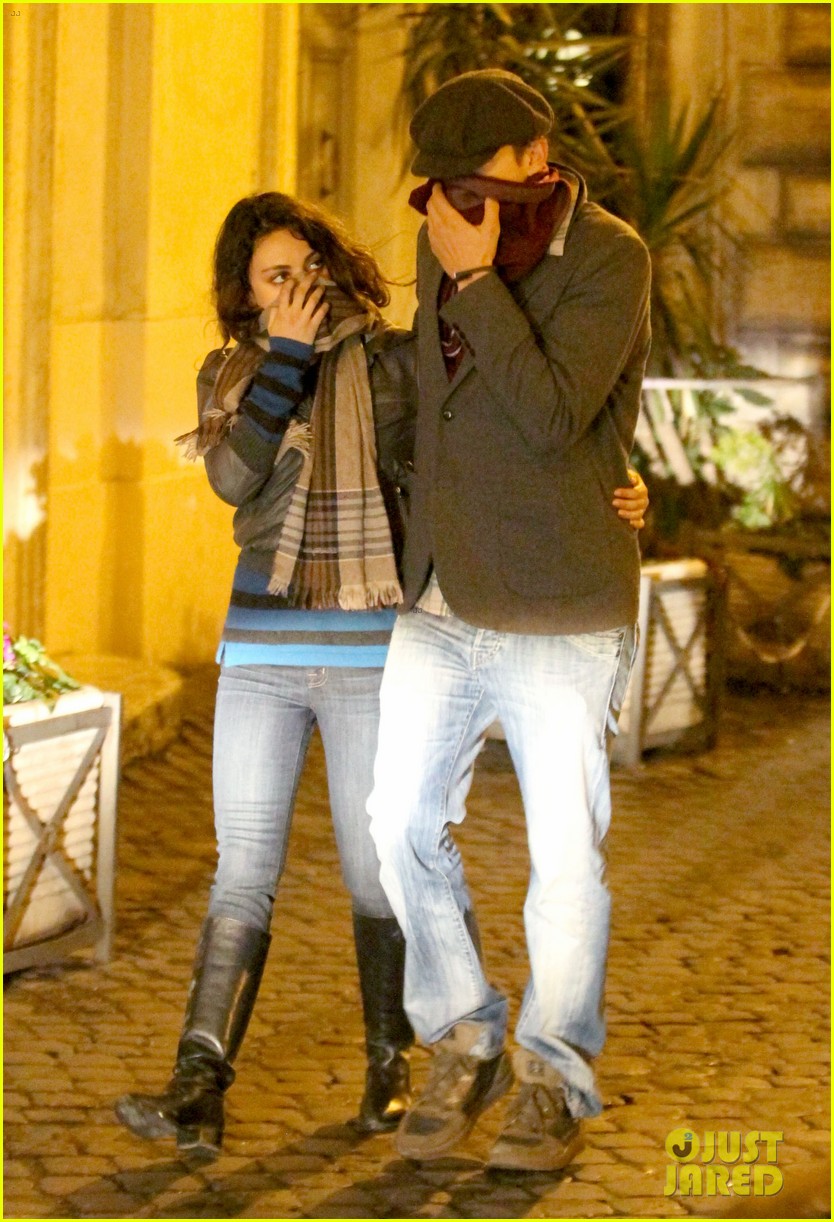 Mila Kunis & Ashton Kutcher Romantic Rome Dinner Date! Photo 2760831