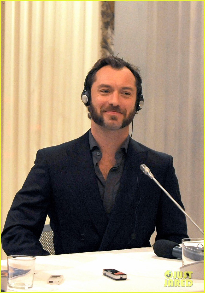 jude law meets the press at rome film festival 13