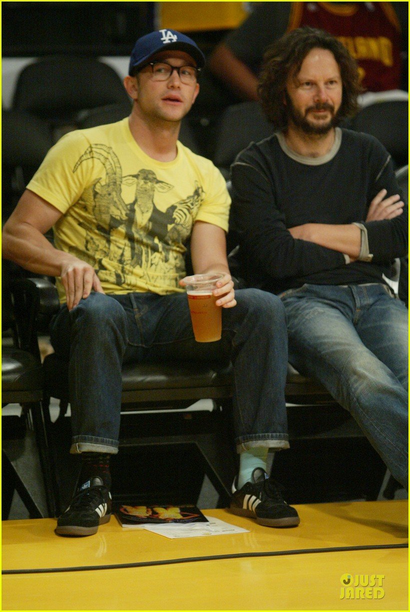 Joseph Gordon-Levitt starrer (500) Days of Summer remains an immensely  relatable film on love, fate and break-ups – Firstpost, image size:819x1222