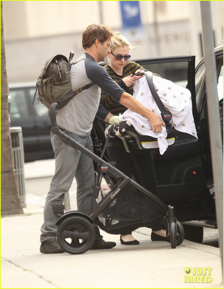 anna paquin stephen moyer doctors appointment with the twins 04