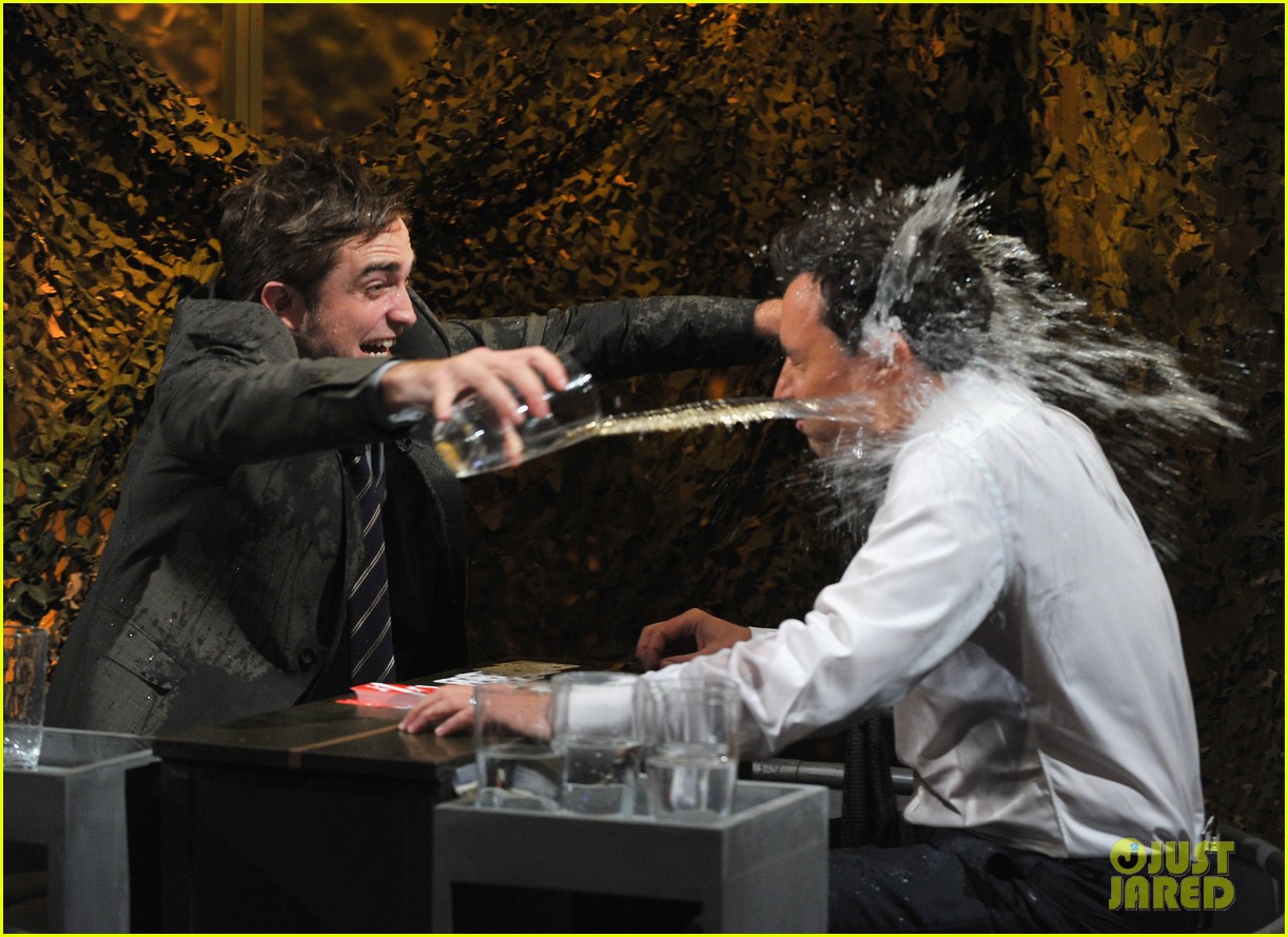 Robert Pattinson Soaking Wet on 'Jimmy Fallon'! Photo 2753825