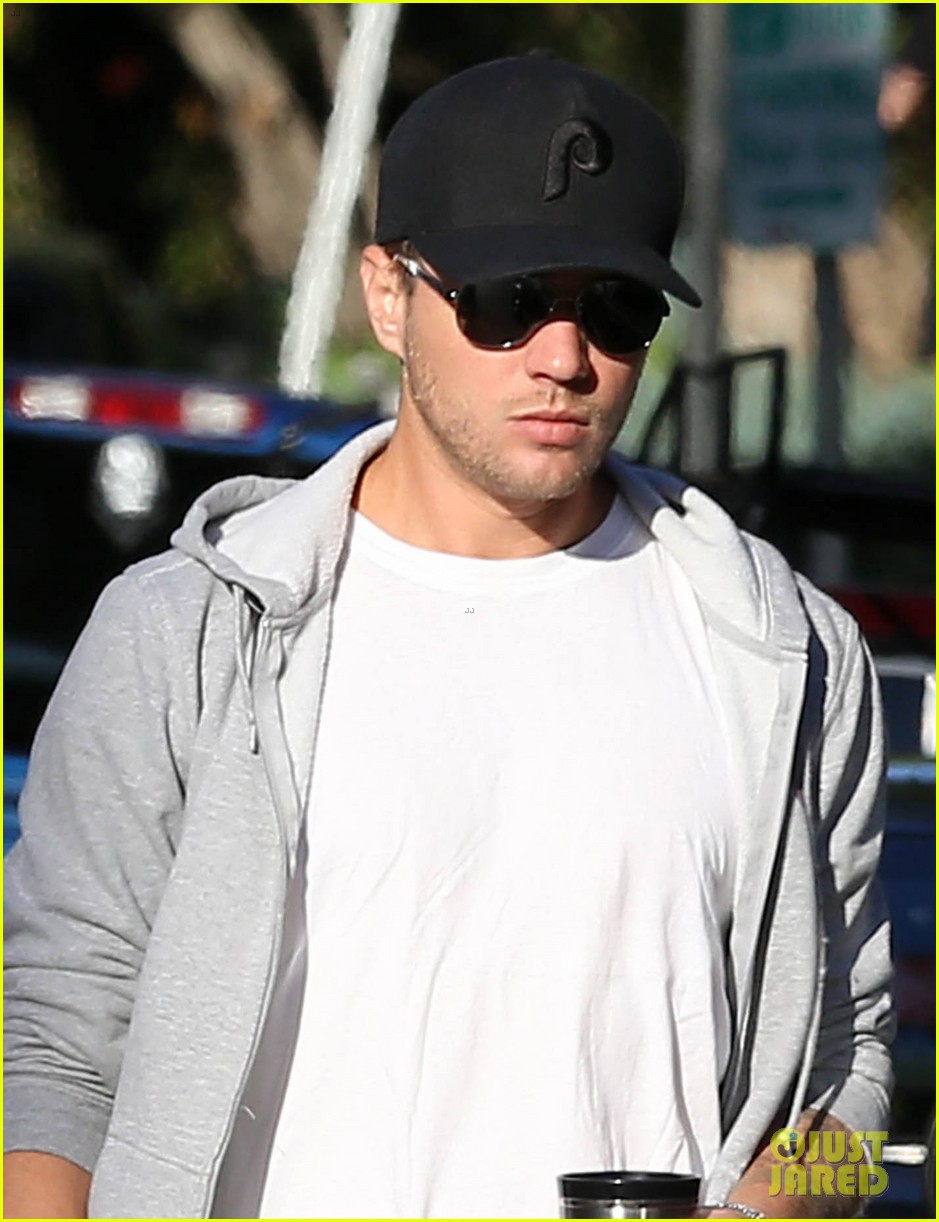 ryan phillippe brings deacon to vote on election day 02