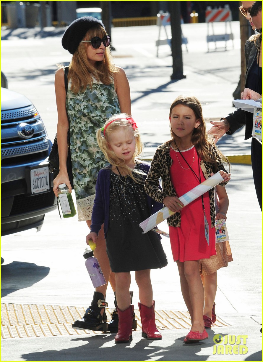 Nicole Richie & Daughter Harlow Concert Cuties! Photo 2763482