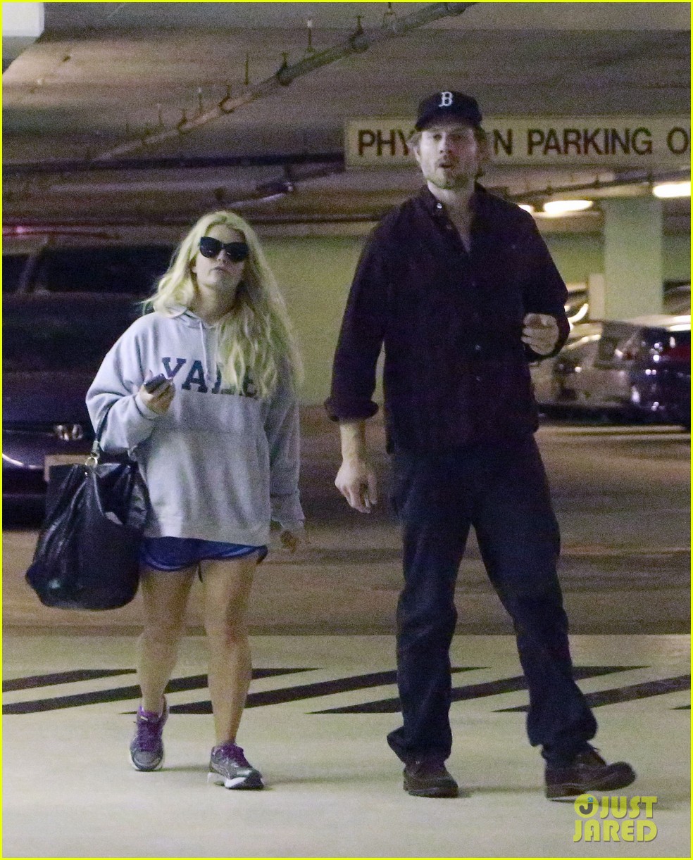 jessica simpson eric johnson hold hands in beverly hills 02