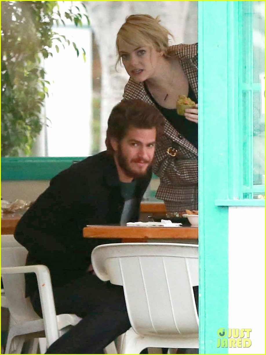 emma stone andrew garfield funny faces at photogs 03